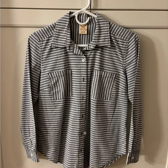 Floral and Patterned Women’s Shirt Collection. Nine Pieces - Picture 4 of 10